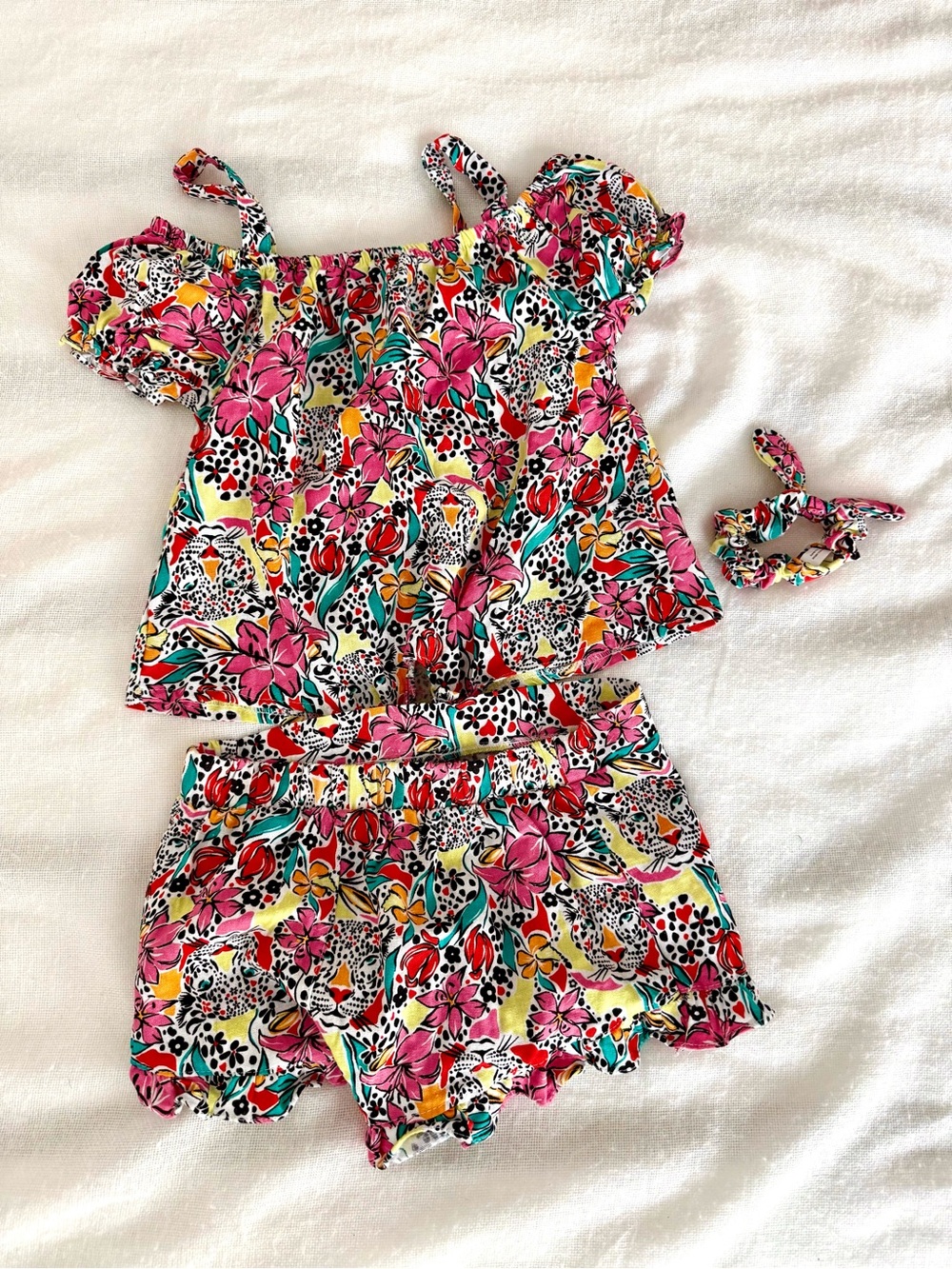 Vince Camuto Girls Floral 3-Piece Top, Shorts & Scrunchie Set in Bright Colors